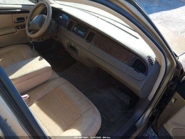 Продажа на аукционе авто 1998 Lincoln Town Car Signature, vin: 1LNFM82W0WY618004, номер лота: 46378967