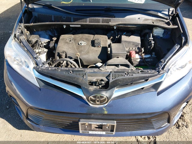 46381527 :رقم المزاد ، 5TDKZ3DC1JS901753 vin ، 2018 Toyota Sienna Le 8 Passenger مزاد بيع