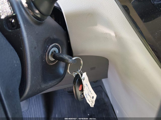 46381527 :رقم المزاد ، 5TDKZ3DC1JS901753 vin ، 2018 Toyota Sienna Le 8 Passenger مزاد بيع