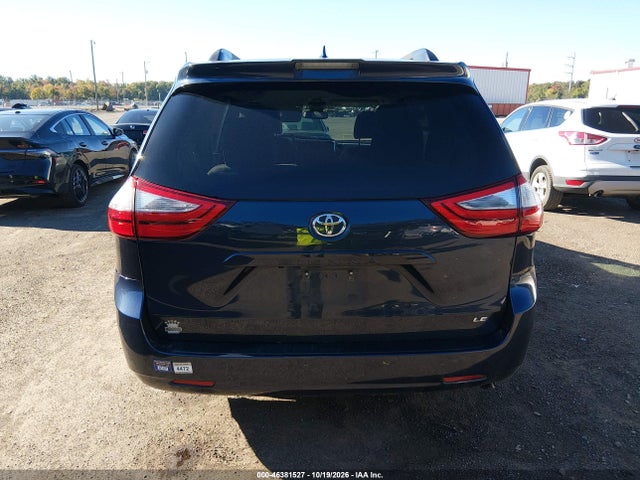 46381527 :رقم المزاد ، 5TDKZ3DC1JS901753 vin ، 2018 Toyota Sienna Le 8 Passenger مزاد بيع