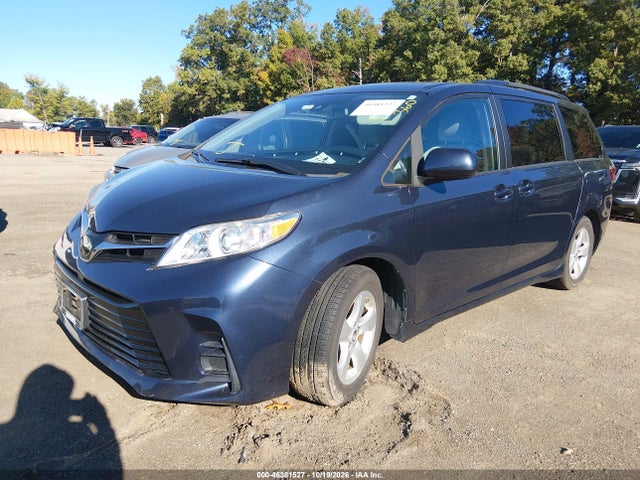 46381527 :رقم المزاد ، 5TDKZ3DC1JS901753 vin ، 2018 Toyota Sienna Le 8 Passenger مزاد بيع