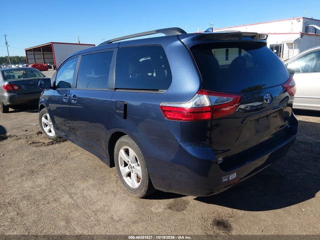 46381527 :رقم المزاد ، 5TDKZ3DC1JS901753 vin ، 2018 Toyota Sienna Le 8 Passenger مزاد بيع