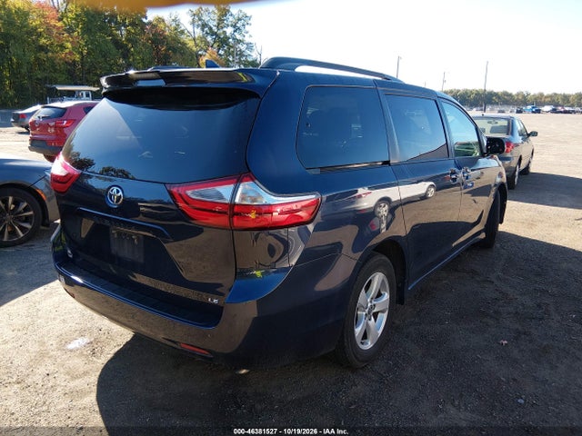 46381527 :رقم المزاد ، 5TDKZ3DC1JS901753 vin ، 2018 Toyota Sienna Le 8 Passenger مزاد بيع