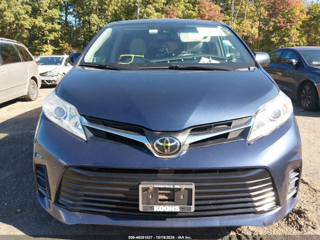 46381527 :رقم المزاد ، 5TDKZ3DC1JS901753 vin ، 2018 Toyota Sienna Le 8 Passenger مزاد بيع