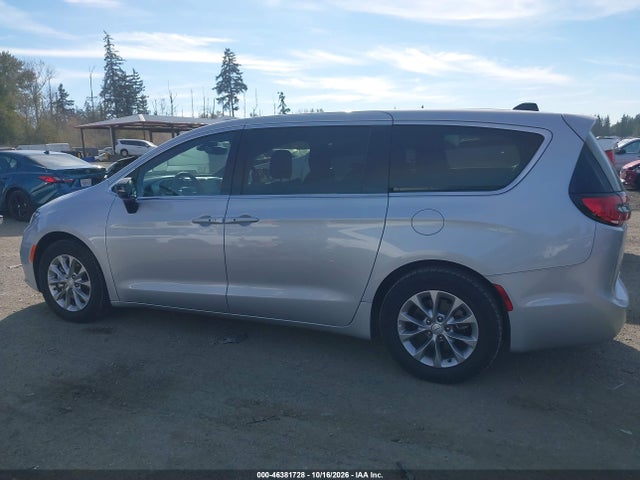 Chrysler Pacifica Limited 2026 2C4RC1GG0TR182509 Image 15