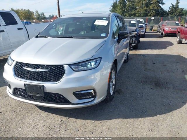 Chrysler Pacifica Limited 2026 2C4RC1GG0TR182509 Image 2