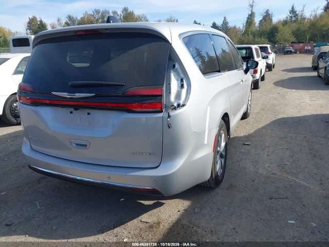 Chrysler Pacifica Limited 2026 2C4RC1GG0TR182509 Image 4