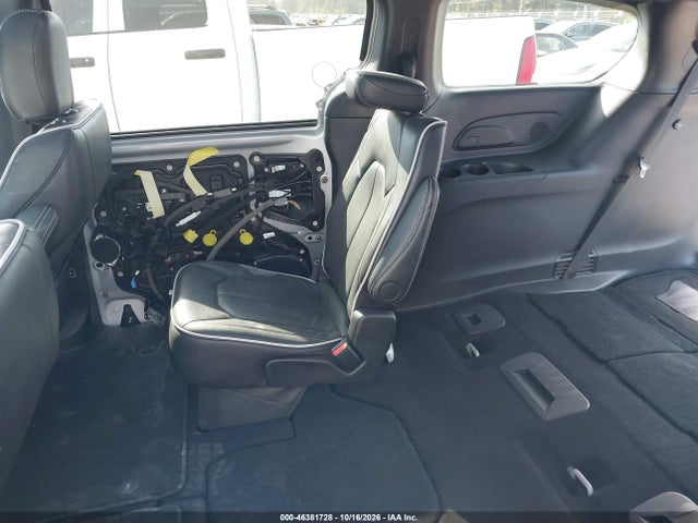 Chrysler Pacifica Limited 2026 2C4RC1GG0TR182509 Image 8