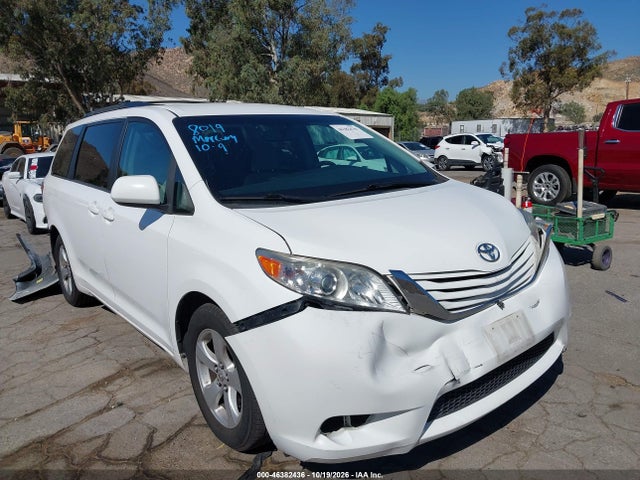 Aukcja sprzedaży 2017 Toyota Sienna Le 8 Passenger, vin: 5TDKZ3DCXHS885367, numer aukcji: 46382436