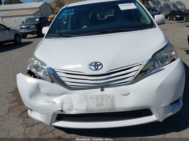 Aukcja sprzedaży 2017 Toyota Sienna Le 8 Passenger, vin: 5TDKZ3DCXHS885367, numer aukcji: 46382436