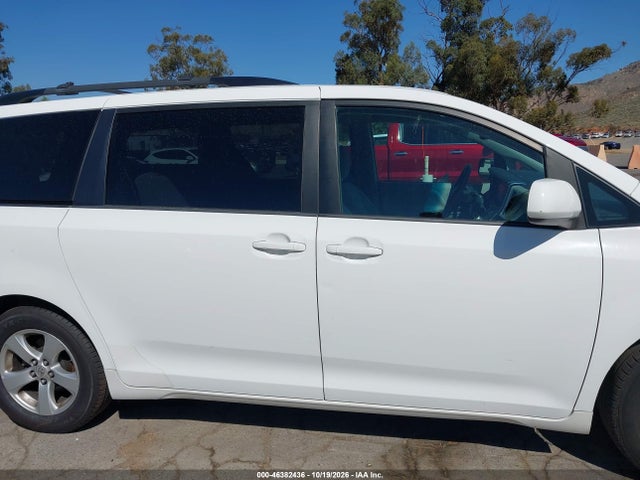 Aukcja sprzedaży 2017 Toyota Sienna Le 8 Passenger, vin: 5TDKZ3DCXHS885367, numer aukcji: 46382436