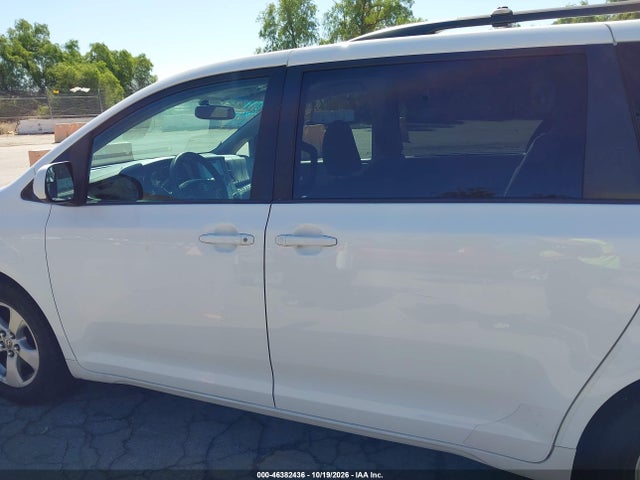 Aukcja sprzedaży 2017 Toyota Sienna Le 8 Passenger, vin: 5TDKZ3DCXHS885367, numer aukcji: 46382436