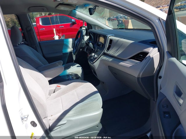 Aukcja sprzedaży 2017 Toyota Sienna Le 8 Passenger, vin: 5TDKZ3DCXHS885367, numer aukcji: 46382436