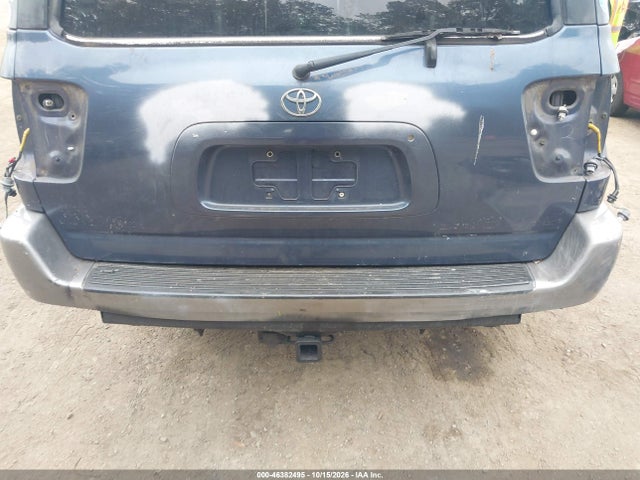 Продажа на аукционе авто 2004 Toyota Sequoia Sr5 V8, vin: 5TDBT44A04S216119, номер лота: 46382495