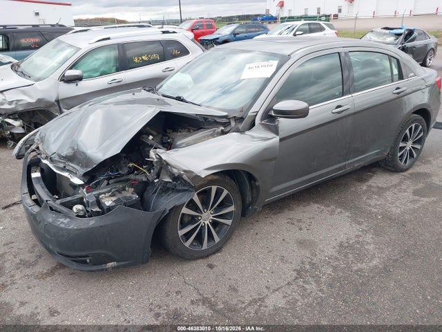 2013 Chrysler 200 Limited მანქანა იყიდება აუქციონზე, vin: 1C3CCBCG5DN602592, აუქციონის ნომერი: 46383010
