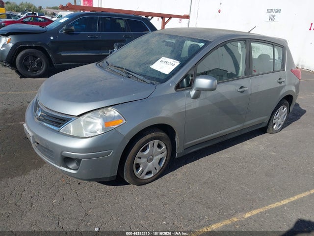 2010 Nissan Versa 1.8s მანქანა იყიდება აუქციონზე, vin: 3N1BC1CP5AL458283, აუქციონის ნომერი: 46383210
