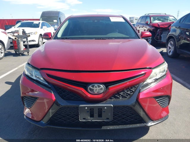 46386282 :رقم المزاد ، 4T1B11HK2JU546595 vin ، 2018 Toyota Camry Se مزاد بيع