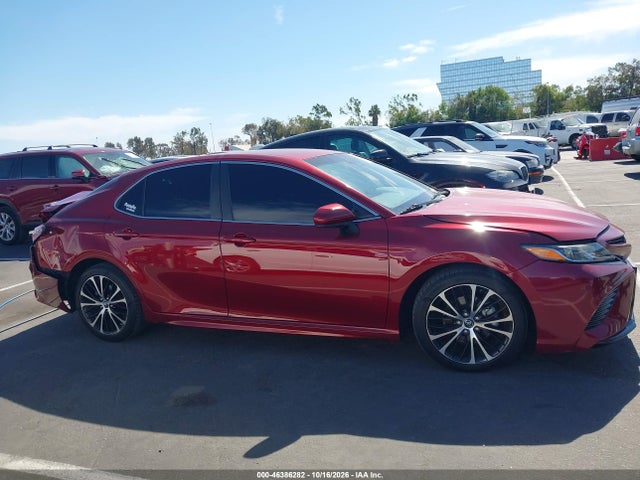 46386282 :رقم المزاد ، 4T1B11HK2JU546595 vin ، 2018 Toyota Camry Se مزاد بيع