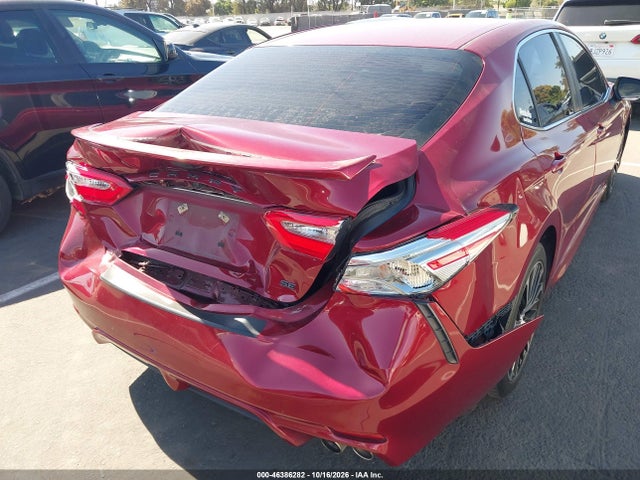 46386282 :رقم المزاد ، 4T1B11HK2JU546595 vin ، 2018 Toyota Camry Se مزاد بيع