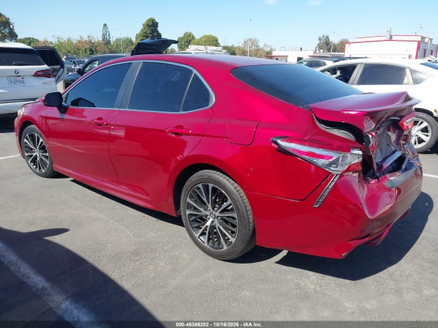 46386282 :رقم المزاد ، 4T1B11HK2JU546595 vin ، 2018 Toyota Camry Se مزاد بيع