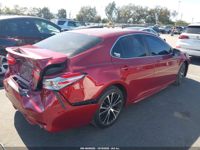 46386282 :رقم المزاد ، 4T1B11HK2JU546595 vin ، 2018 Toyota Camry Se مزاد بيع