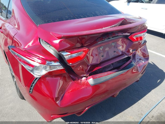 46386282 :رقم المزاد ، 4T1B11HK2JU546595 vin ، 2018 Toyota Camry Se مزاد بيع