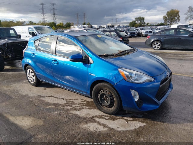 46386485 :رقم المزاد ، JTDKDTB37F1581005 vin ، 2015 Toyota Prius C Two مزاد بيع