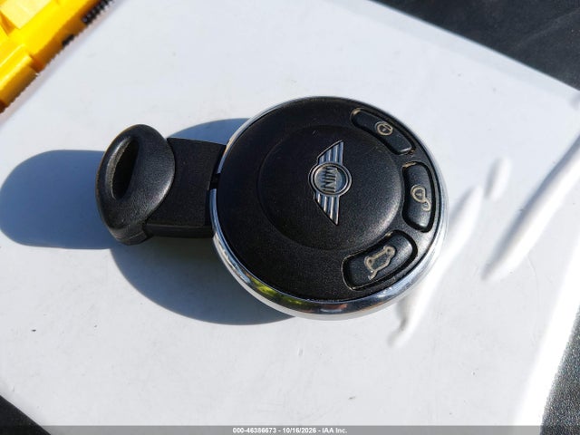 2007 Mini Cooper S მანქანა იყიდება აუქციონზე, vin: WMWMF73527TL86538, აუქციონის ნომერი: 46386673