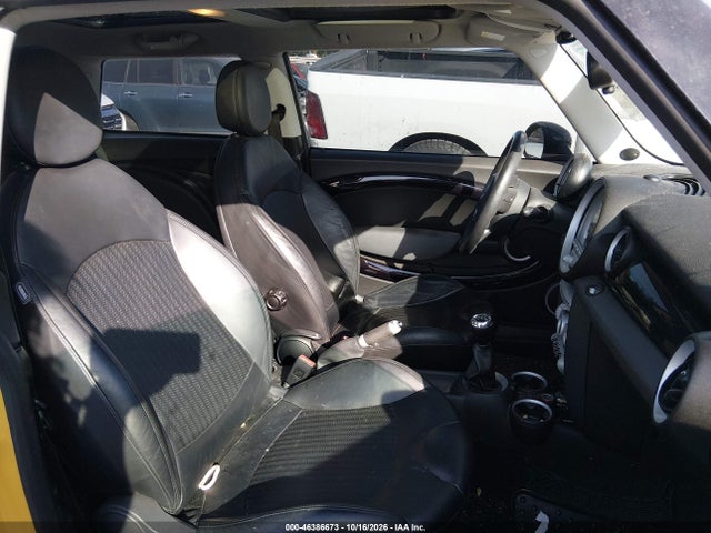 2007 Mini Cooper S მანქანა იყიდება აუქციონზე, vin: WMWMF73527TL86538, აუქციონის ნომერი: 46386673