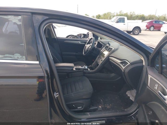 3FA6P0HD8HR335067 Ford FUSION SE