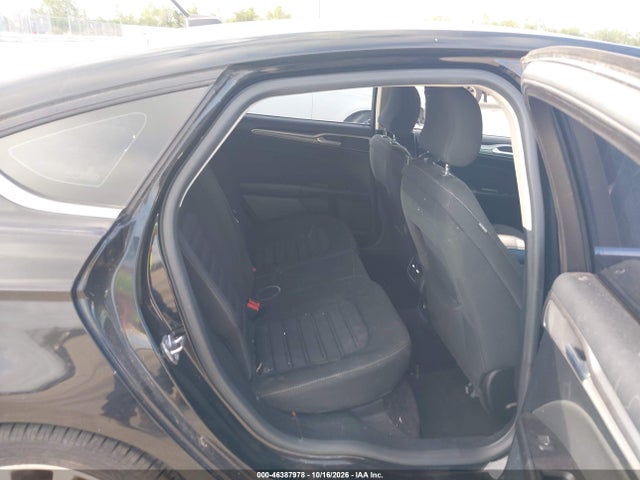 3FA6P0HD8HR335067 Ford FUSION SE
