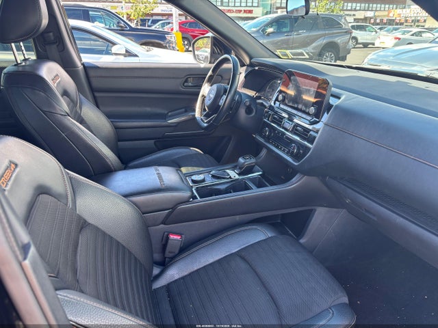 46388063 :رقم المزاد ، 5N1DR3BD6PC258228 vin ، 2023 Nissan Pathfinder Rock Creek 4wd مزاد بيع