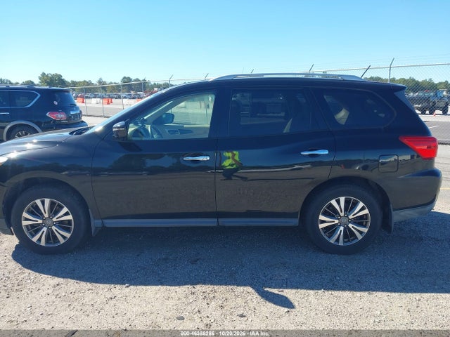 46388286 :رقم المزاد ، 5N1DR2MM3HC640256 vin ، 2017 Nissan Pathfinder Sv مزاد بيع