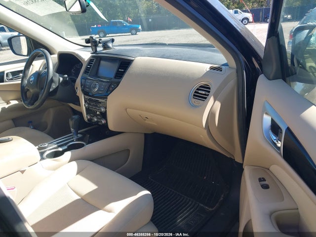 46388286 :رقم المزاد ، 5N1DR2MM3HC640256 vin ، 2017 Nissan Pathfinder Sv مزاد بيع