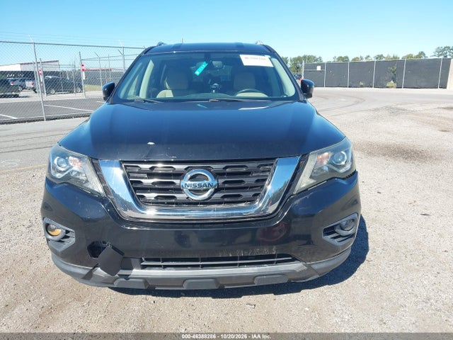 46388286 :رقم المزاد ، 5N1DR2MM3HC640256 vin ، 2017 Nissan Pathfinder Sv مزاد بيع
