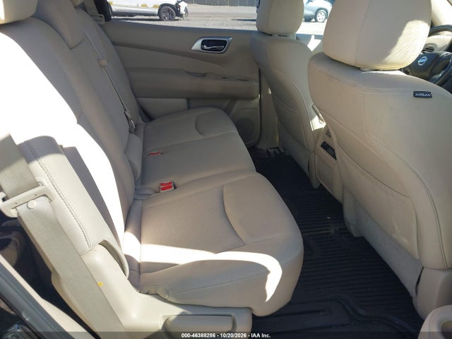 46388286 :رقم المزاد ، 5N1DR2MM3HC640256 vin ، 2017 Nissan Pathfinder Sv مزاد بيع