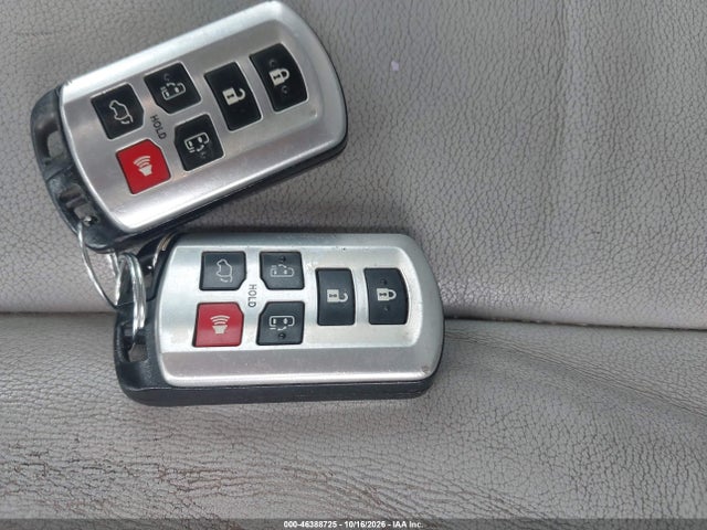 46388725 :رقم المزاد ، 5TDYK3DC8BS035016 vin ، 2011 Toyota Sienna Xle V6 مزاد بيع