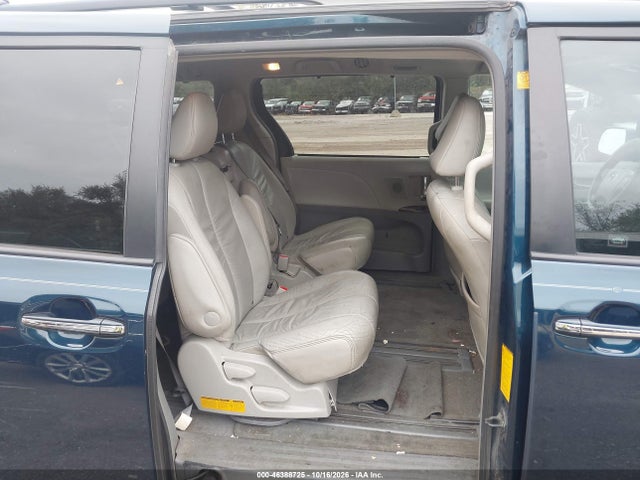 46388725 :رقم المزاد ، 5TDYK3DC8BS035016 vin ، 2011 Toyota Sienna Xle V6 مزاد بيع