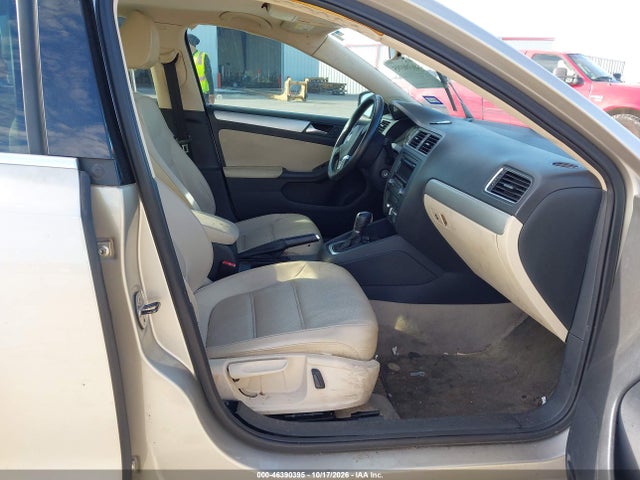 2014 Volkswagen Jetta 1.8t Se მანქანა იყიდება აუქციონზე, vin: 3VWD07AJ1EM268266, აუქციონის ნომერი: 46390395