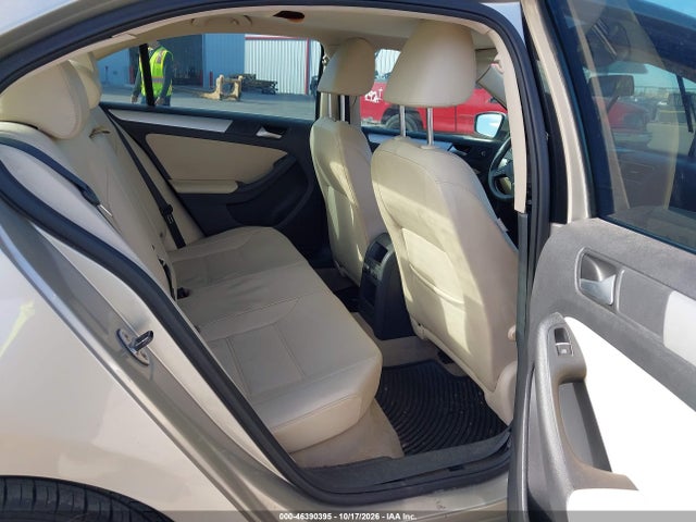 2014 Volkswagen Jetta 1.8t Se მანქანა იყიდება აუქციონზე, vin: 3VWD07AJ1EM268266, აუქციონის ნომერი: 46390395