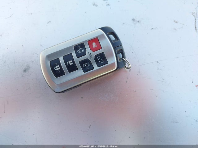 46392340 :رقم المزاد ، 5TDYZ3DC0HS853358 vin ، 2017 Toyota Sienna Limited 7 Passenger مزاد بيع