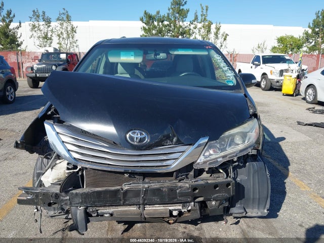 46392340 :رقم المزاد ، 5TDYZ3DC0HS853358 vin ، 2017 Toyota Sienna Limited 7 Passenger مزاد بيع