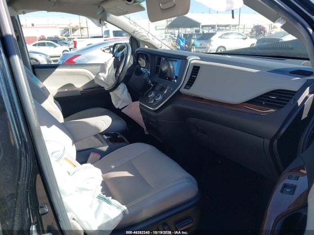 46392340 :رقم المزاد ، 5TDYZ3DC0HS853358 vin ، 2017 Toyota Sienna Limited 7 Passenger مزاد بيع