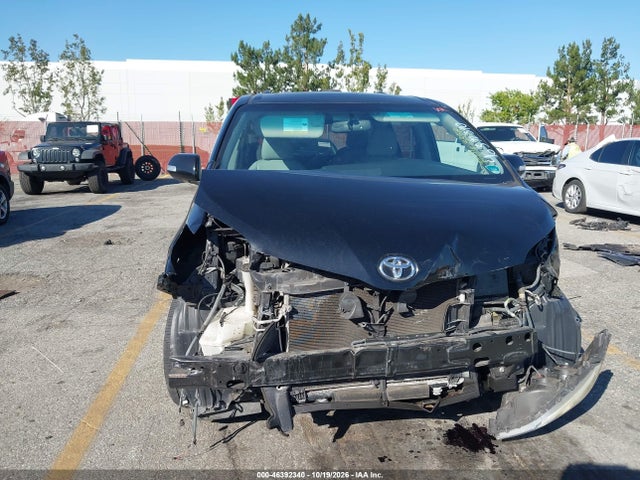 46392340 :رقم المزاد ، 5TDYZ3DC0HS853358 vin ، 2017 Toyota Sienna Limited 7 Passenger مزاد بيع