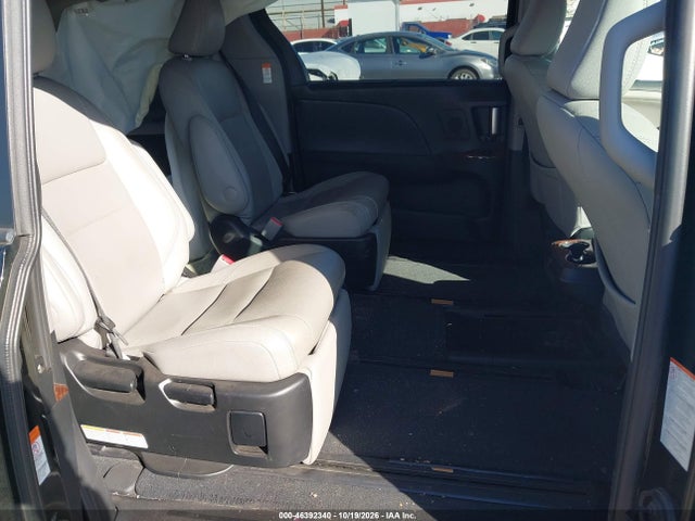 46392340 :رقم المزاد ، 5TDYZ3DC0HS853358 vin ، 2017 Toyota Sienna Limited 7 Passenger مزاد بيع