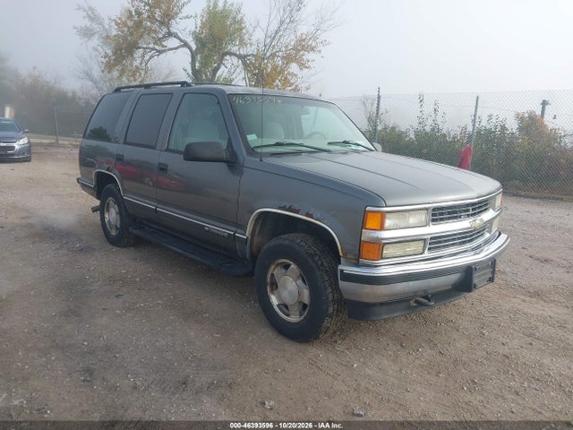 1999 Chevrolet Tahoe Ls მანქანა იყიდება აუქციონზე, vin: 1GNEK13R7XJ565101, აუქციონის ნომერი: 46393596