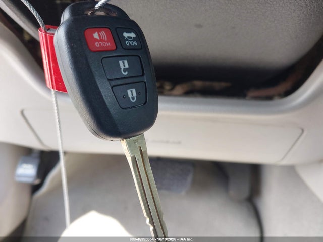 46393654 :رقم المزاد ، 4T4BF1FK9GR528498 vin ، 2016 Toyota Camry Le مزاد بيع