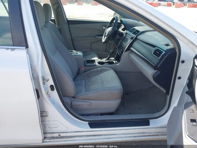 46393654 :رقم المزاد ، 4T4BF1FK9GR528498 vin ، 2016 Toyota Camry Le مزاد بيع