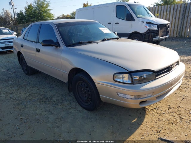 46394785 :رقم المزاد ، 4T1SK12E7NU138356 vin ، 1992 Toyota Camry Le مزاد بيع