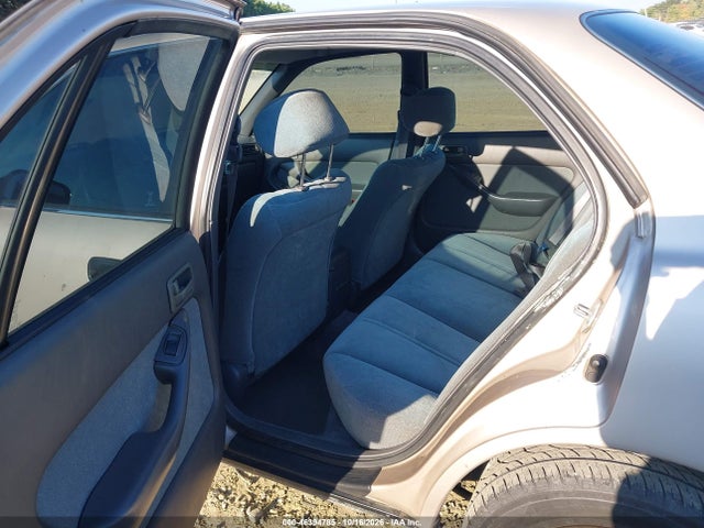 46394785 :رقم المزاد ، 4T1SK12E7NU138356 vin ، 1992 Toyota Camry Le مزاد بيع